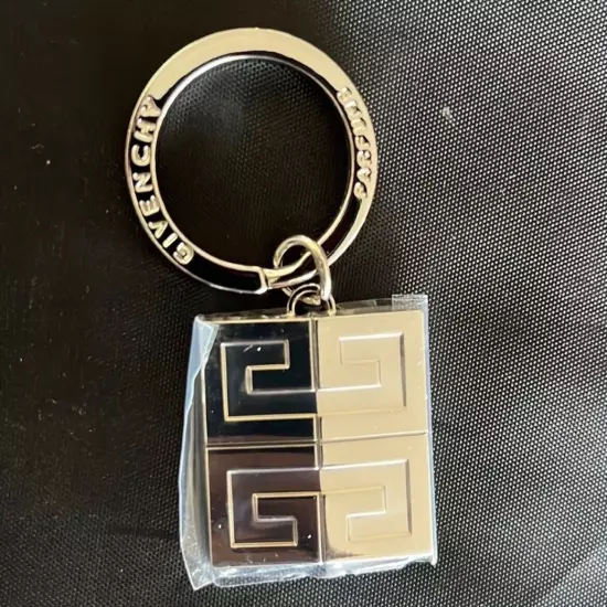 GIVENCHY PORTE-CLES 4G KEY HOLDER Keyring with Original Box VIP Novelty Gift