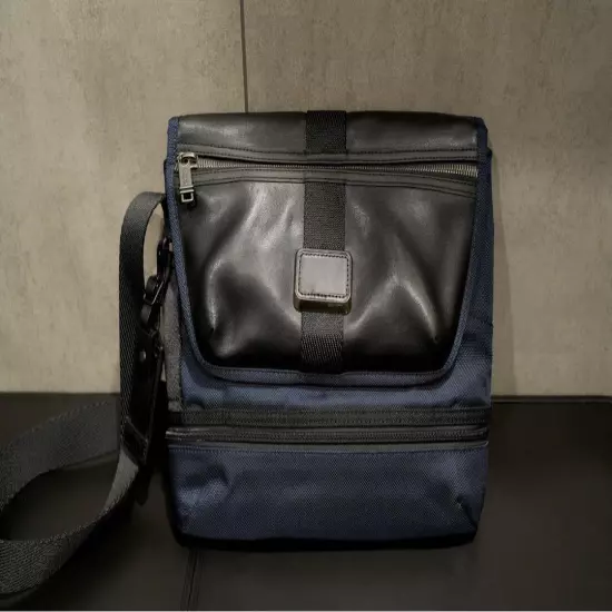 Tumi Shoulder Bag Expandable