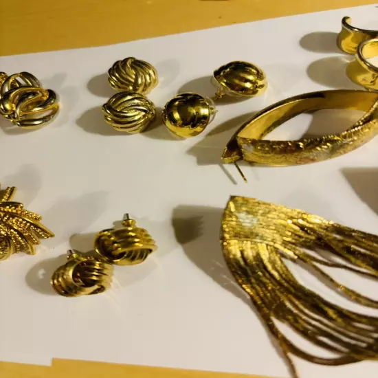 Lot 16 Goldtone Fashion Jewelry Vtg Costume Mixed Earrings