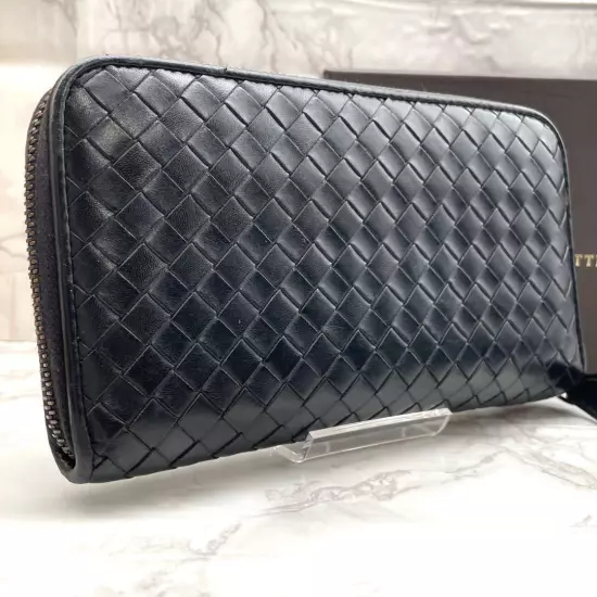 Good condition Bottega Veneta Intrecciato genuine leather round zipper wallet