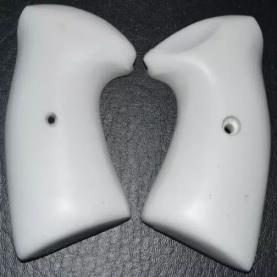 Charter Arms Bulldog, Pathfinder, Undercover pistol grips white plastic +screw