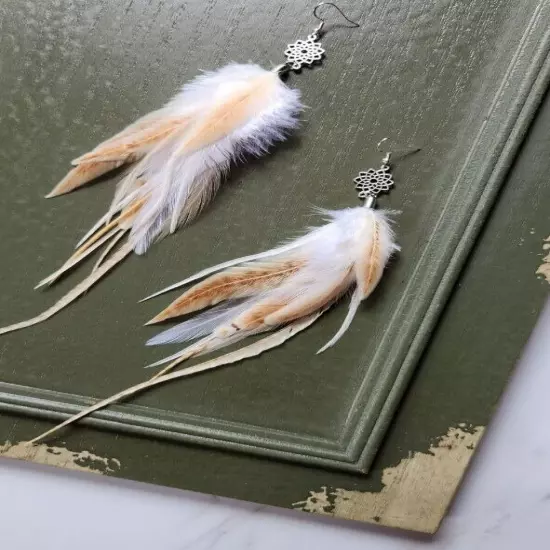 Elegant Beige and White Feather Earrings with Floral Accents – Bohemian Lightwei