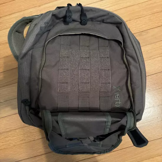 Vertx Transit Sling 2.0 backpack - Ranger Green & Grey