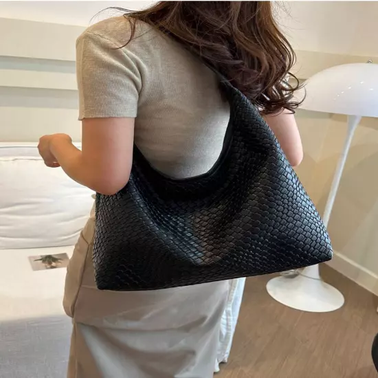 Black Fashionable And Minimalist Woven Embossed Shoulder Bag