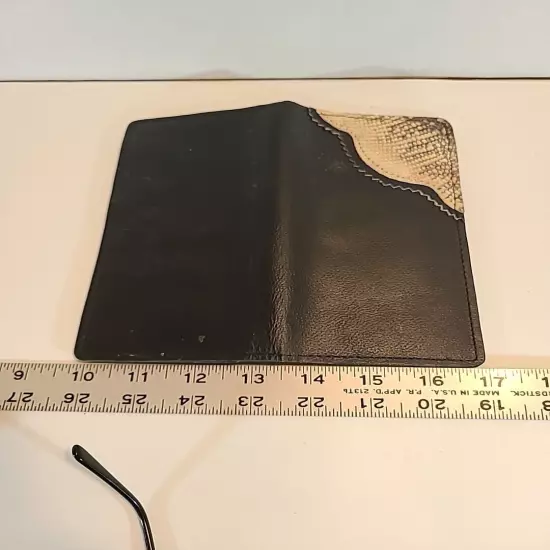 MEN'S BLACK LEATHER BI-FOLD WALLET WITH REPTILE DESIGN NOS