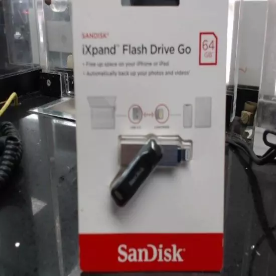 SanDisk 64GB iXpand Flash Drive Go, for iPhone and iPad (EZ1006743)