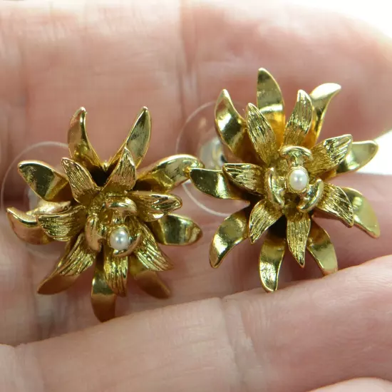 Oscar De La Renta Gold-tone Flower Earrings -Guaranteed Authentic