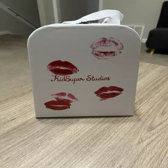 Kidsuper Kissing Bag [Cream] Full Size Original Limited Kissing Box w/ Dust Bag