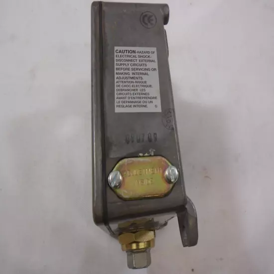 *NEW* BARKSDALE B1T-M32SS PRESSURE ACTUATED SWITCH 160-3200 PSI / 4800PSI