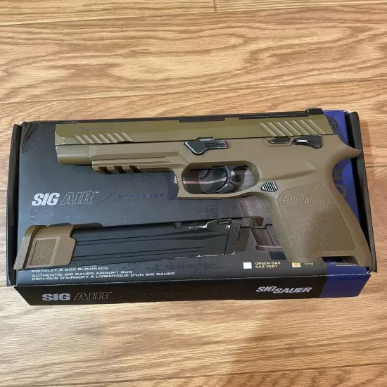 Sig Sauer M17 CO2 Blowback 6mm Airsoft Gun.