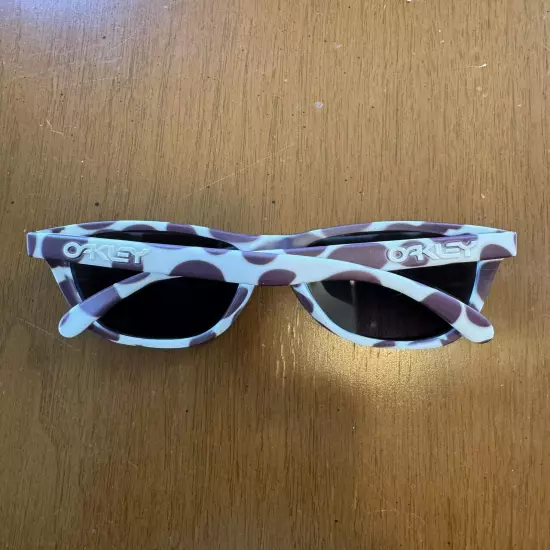 Oakley Frogskins Dalmatian 03-151 / Grey 55-17-139 Sunglasses - Dog Spots