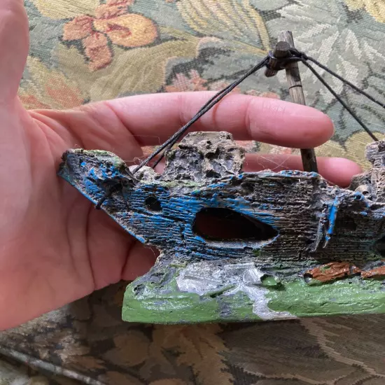 Small Resin Ship Wreck Aquarium Decor Hobo Sign 