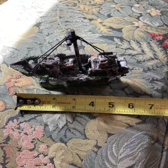 Small Resin Ship Wreck Aquarium Decor Hobo Sign 