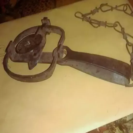 VINTAGE EARLY 1900S VICTOR TRAPPERS OLD METAL ANIMAL TRAP