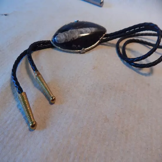 VTG 1960S HAND MADE BOLO TIE SILVER TONE ORTHOCERAS FOSSIL STONE