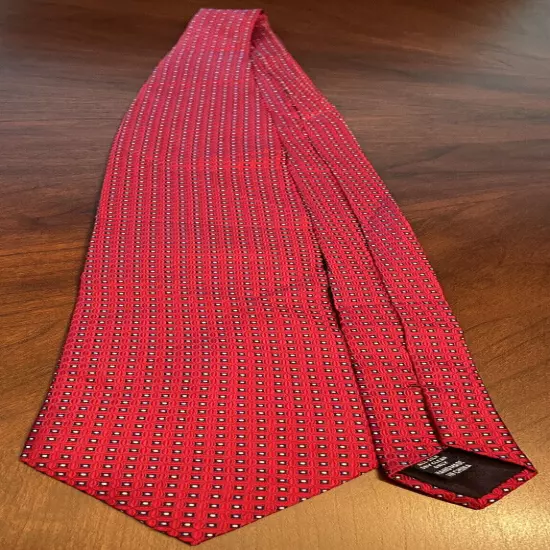 Roundtree & Yorke Red Hand Made 100% Silk Men’s Neck Tie Made In China