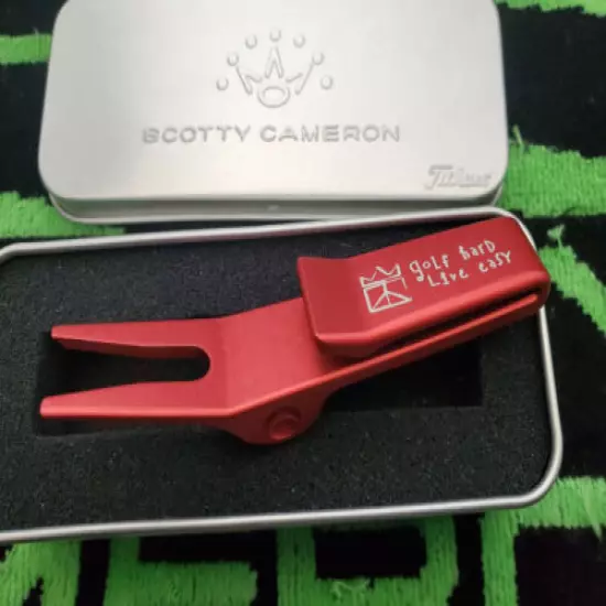 Scotty Cameron 2008 Golf Hard Live Easy Red Clip Pivot/Divot Tool IN TIN NEW ⛳⛳⛳