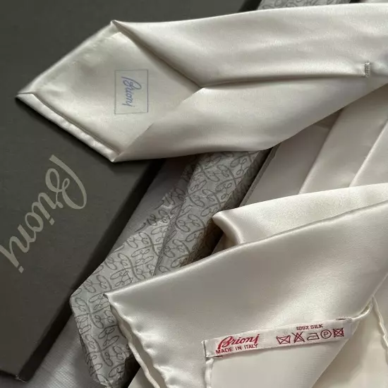 NEW BRIONI NECK TIE & POCKET SQUARE 100% SILK CREAM WHITE SATIN GIFT STORAGE BOX