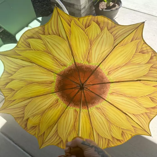 VINTAGE SMALL SUNFLOWER UMBRELLA SUNFLOWER SHAPE YELLOW BROWN PLASTIC HANDLE