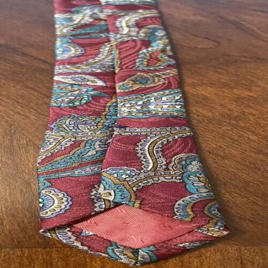 Geoffrey Beene, Made In Usa, 100% Silk Fabric From Italy, Men’s Neck Tie