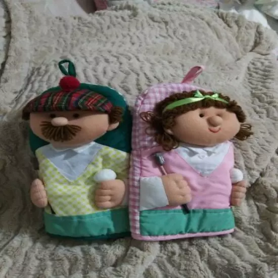 Golfer Pot Holder Pair of Oven Mitts: Mr. & Mrs. Golf Club Kitchen Display