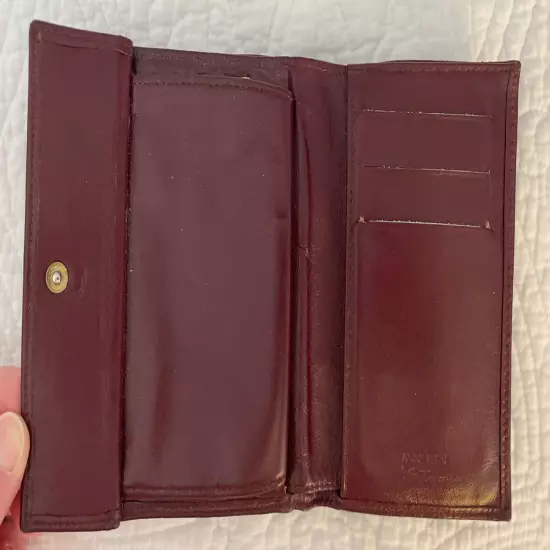 Vintage ANNE KLEIN for St. Thomas Burgundy Leather Bifold Kiss Lock Coin Wallet