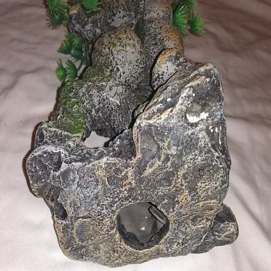 Fish Aquarium Decorations Lot of 3 of Mossy Rocks and Rock with Plastic Plants