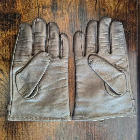 Merona ladies gloves excellent Condition Medium/Large lined Greenish gold Good