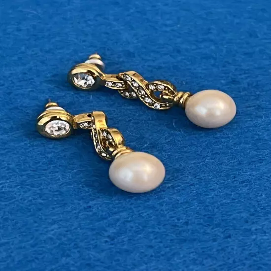 E20 Gold Tone Crystal And Faux Pearl Pierced Earrings 