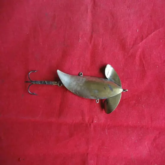 A SCARCE VINTAGE UNNAMED VICTORIAN 3 1/2" (BODY LENGTH) COMET LURE