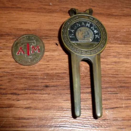 VINTAGE TEXAS A&M AGGIES MAGNAMARK GOLF DESIGN #525 DIVOT TOOL BALL MARKER