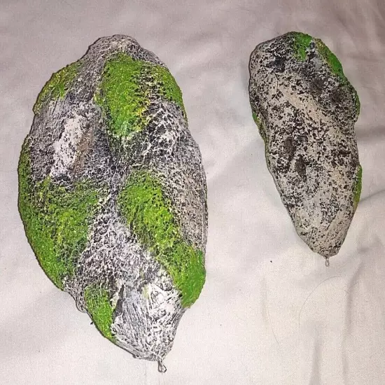 Fish Aquarium Decorations Lot of 3 of Mossy Rocks and Rock with Plastic Plants