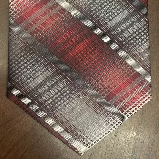 Van Heusen Red Gray 100% Polyester Men’s Neck Tie Made In China