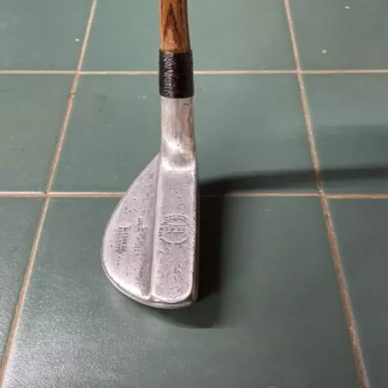 Hickory Golf Club WM Mills Standard Golf Co Aluminium NH Model Long Nose Putter