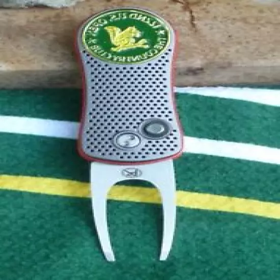 US Open 2022 The Country Club Green Ball Marker & Ahead Gray / Red Divot Tool