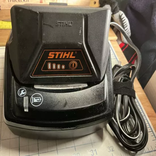 Stihl AK20 36V Battery 108 Wh And Stihl AL101 Battery Charging Unit