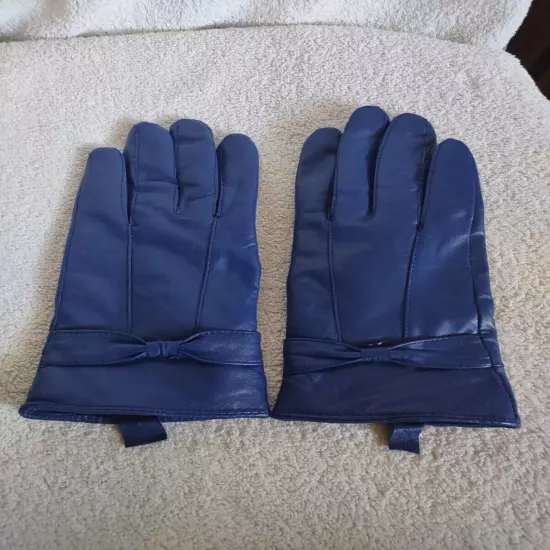 Ladies Gloves- Shell sheepskin, lining polyester-says size M/L, but small for me