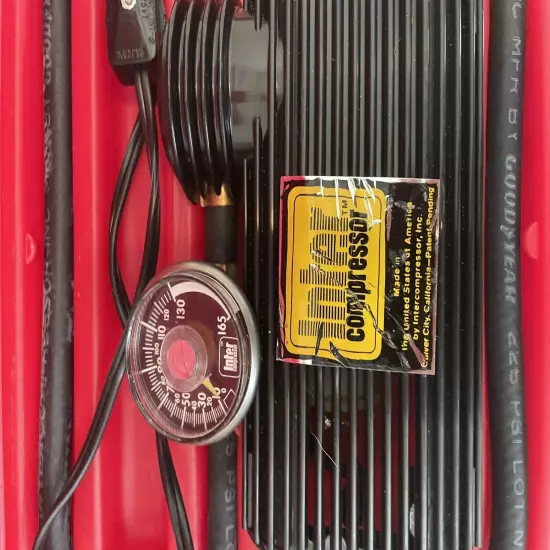 Road Runner Auto Travel Air Compressor in case, Vintage, Inter Compressor,USA