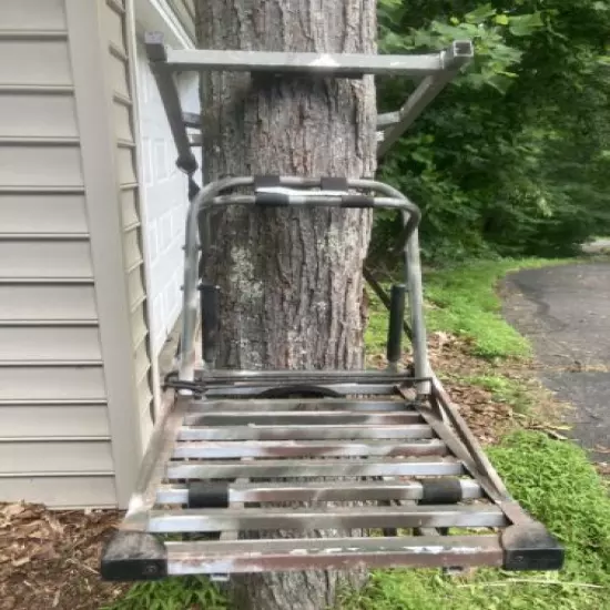 Loggy Bayou climbing Treestand with Handclimber