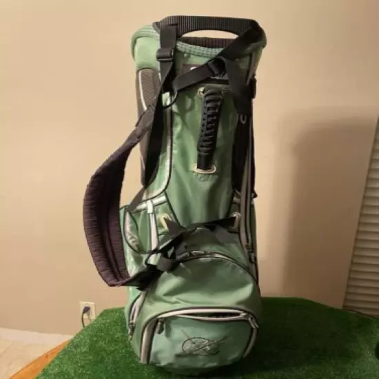 Titleist Stand Golf Bag with 4-way Dividers No Rain Cover