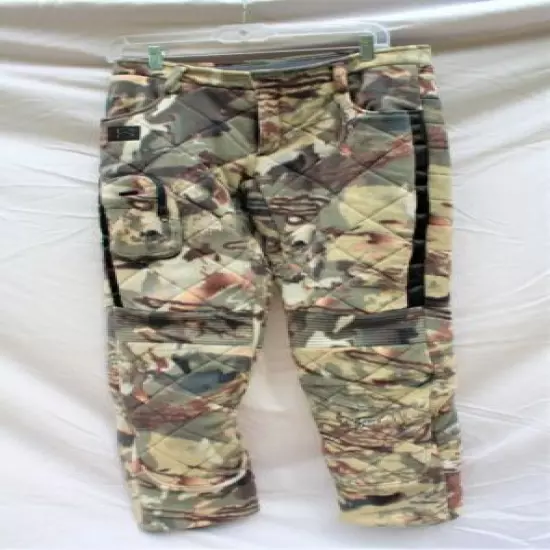 NEW/ Women's Under Armour camo pants size 6 Loose