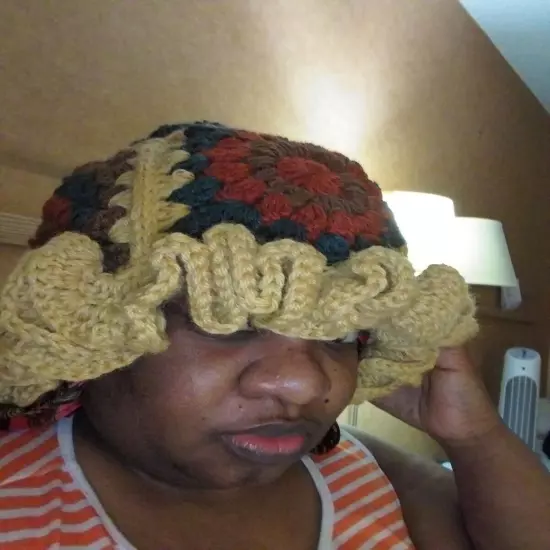  Crochet Ruffled Hat With Scarf