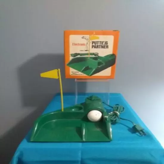 1960's Oscar Jr Electronic Putting Partner Golf Ball Return in Box & Tested