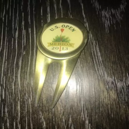 U.S. OPEN 2013 Merion USGA Member Souvenir Ball Marker w/ GOLF DIVOT REPAIR TOOL