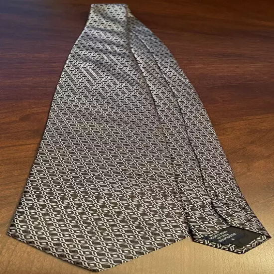 Van Heusen Brown Hand Made 100% Polyester Men’s Neck Tie Made In China