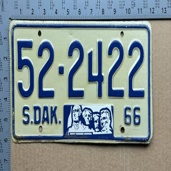 1966 South Dakota license plate 52-2422 Moody Mount Rushmore 16506