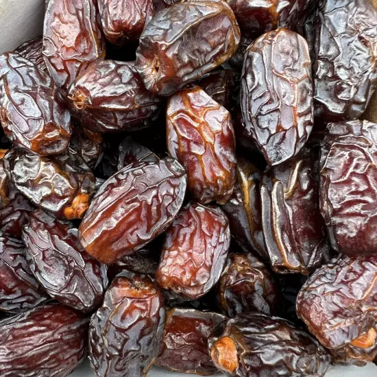 11 LB SKIN TIGHT MEDJOOL DATES. PREMIUM QUALITY FRESH CALIFORNIA DATES.