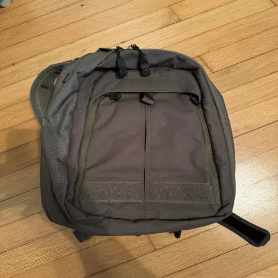 Vertx Transit Sling 2.0 backpack - Ranger Green & Grey