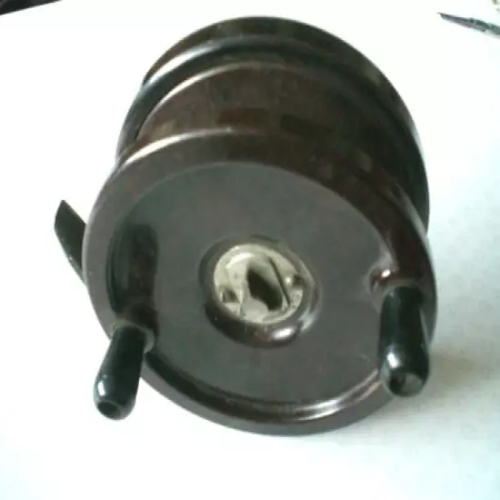 A VINTAGE 4 3/4" BAKELITE STEELITE SEA CENTREPIN REEL