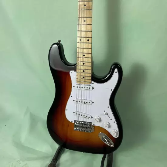 sunburst ST electric guitar SSS pickup Maple Fingerboard Fast delivery